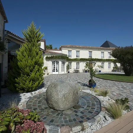 Domaine De Larchey Hotel 3*